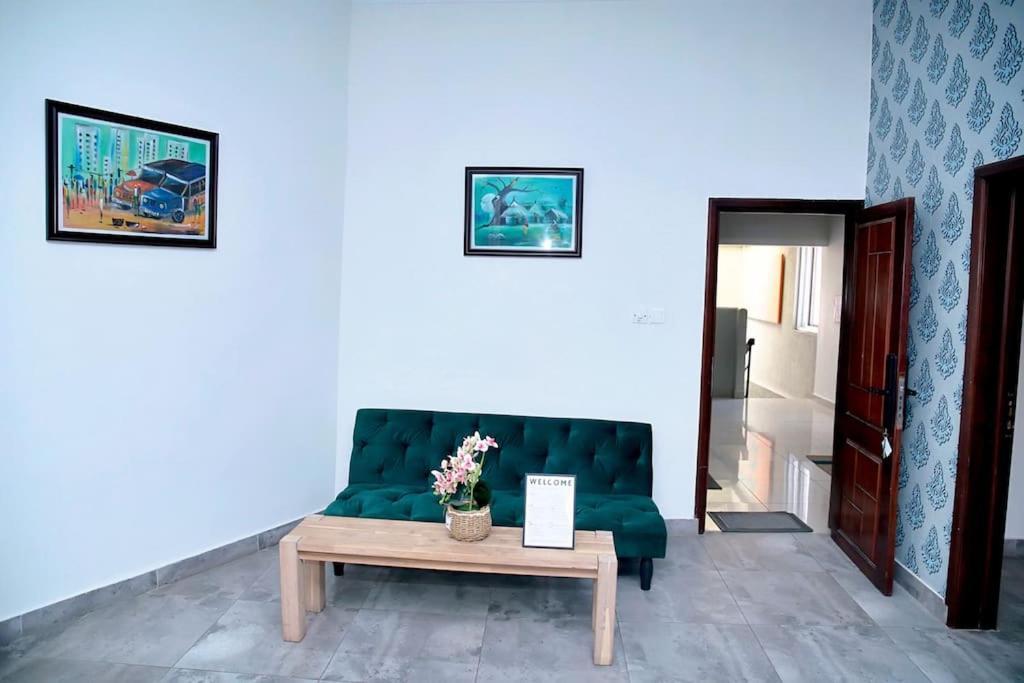 Welcoming Abode In The Heart Of Osu - Apartment 3 Accra Kültér fotó